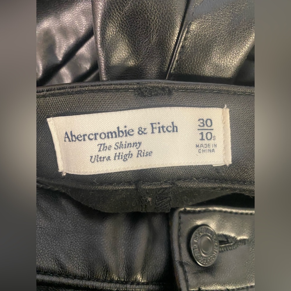Abercrombie & Fitch The Skinny Ultra High Rise Vegan Leather Pants Sz 30 - Picture 5 of 5
